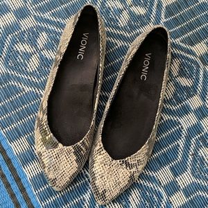 Vionic Snakeskin Flats with pointy toe